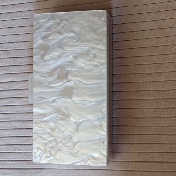 Lucite Wifey purse - Picture 3 of 10